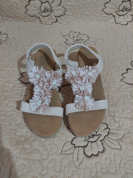 Vând sandale Jenny fairy mărimea 37