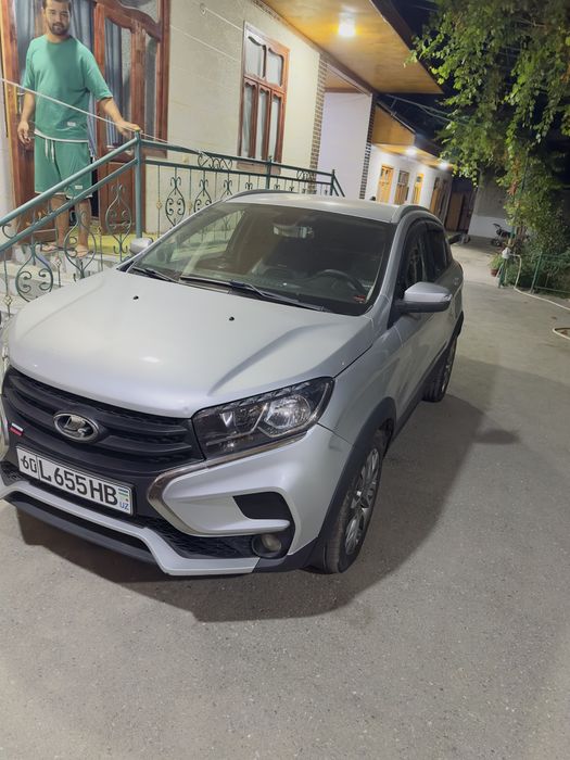 Lada x trey cross