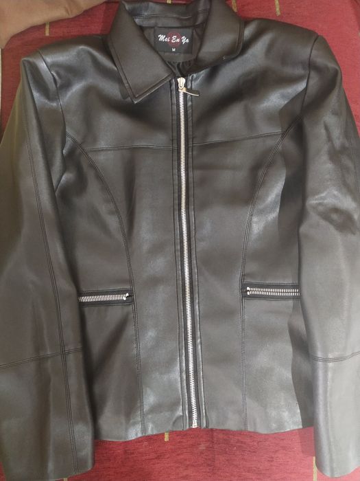 Дамско кожено яке ,, М'' - ка.