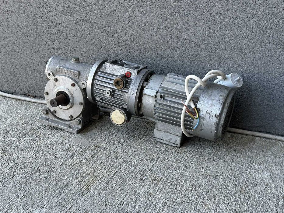 Motor electric cu reductor pt diverse utilizari