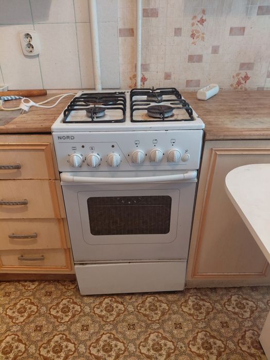 Продам газовую плиту