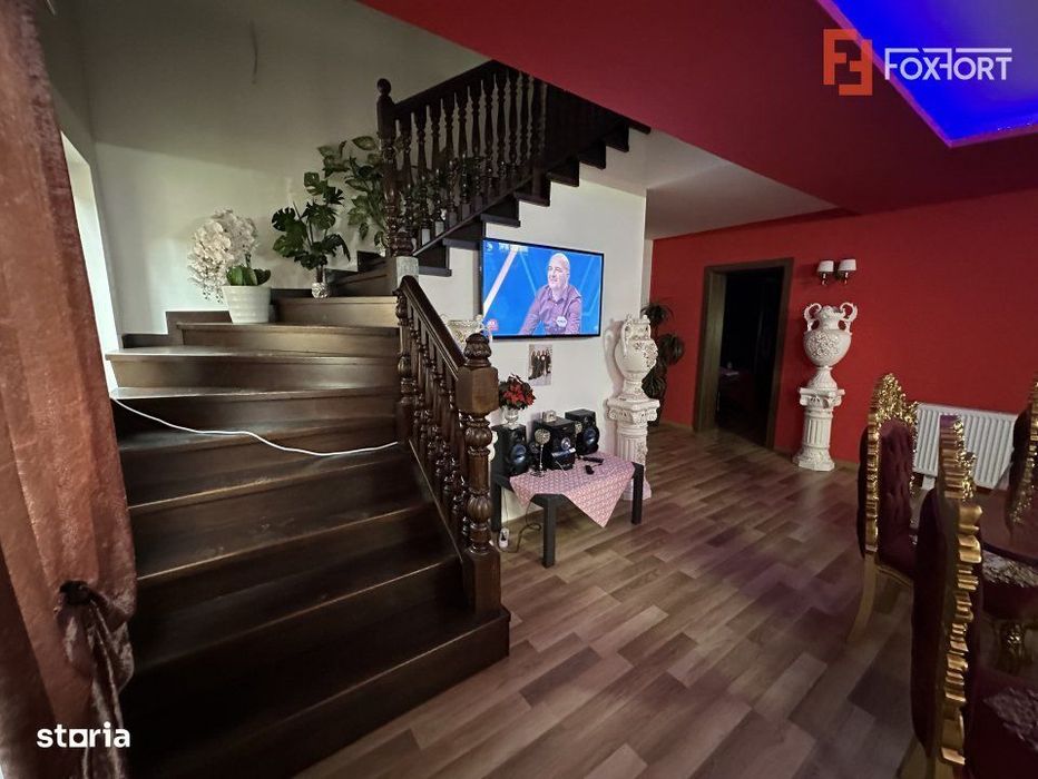 Casa individuala cu 12 camere, 400 mp utili - Bucovat