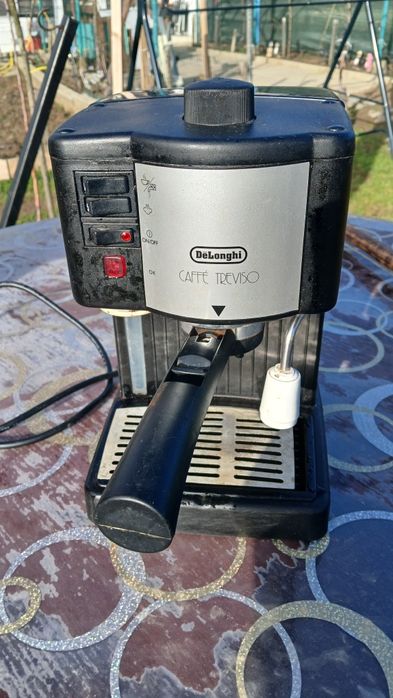 Кафе машина с ръкохватка Delonghi