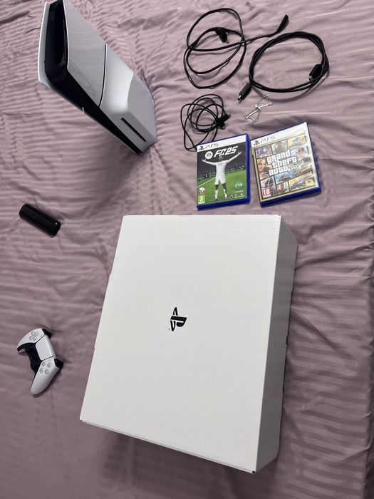 Vând PS5 Sony D-Chassis White Slim