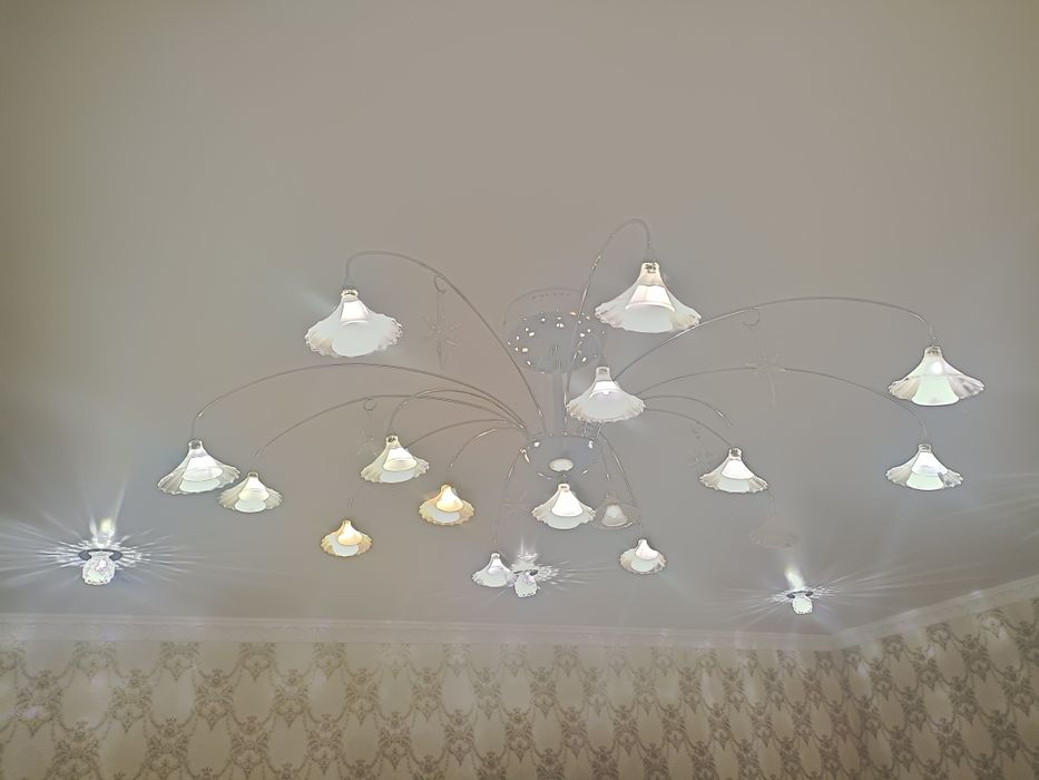 Продам люстру интересная