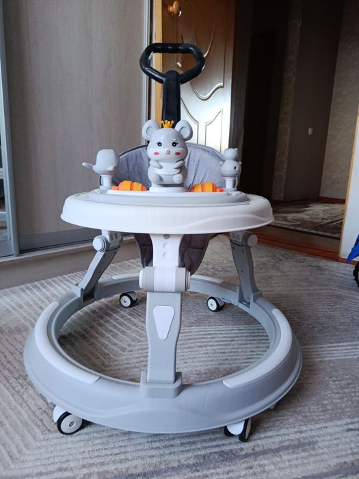 Продается коляска и ходунок