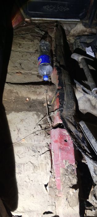 Baz 2106 sotiladi 1990 yili mator karobka most  zor