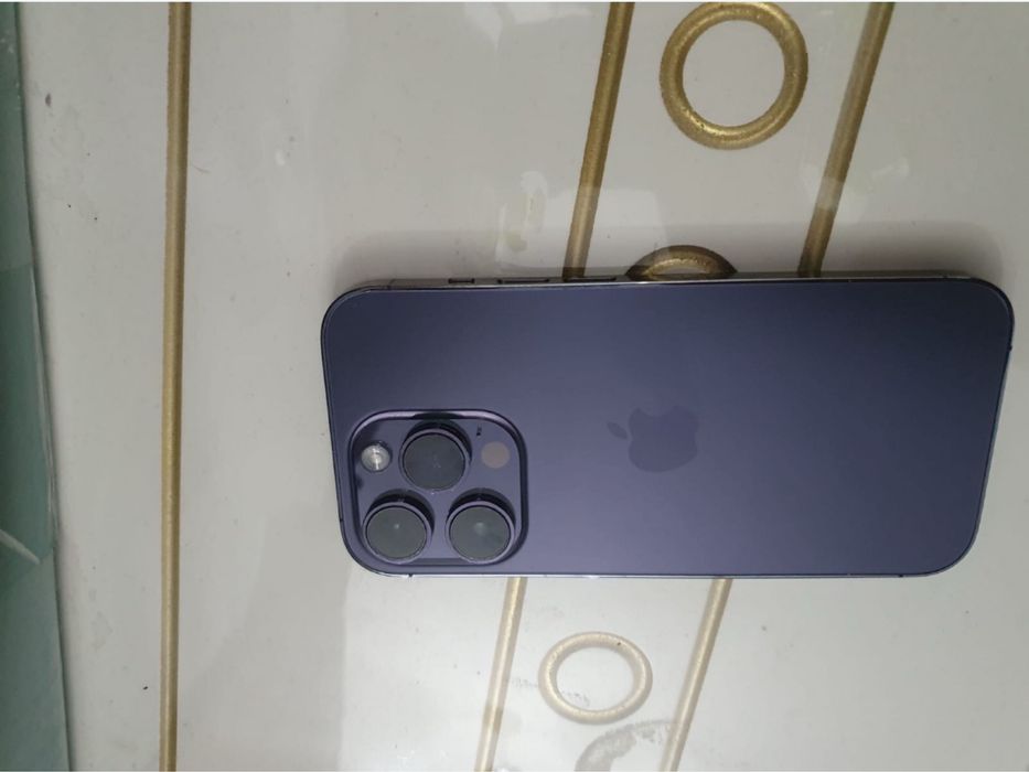 Продам айфон 14 про