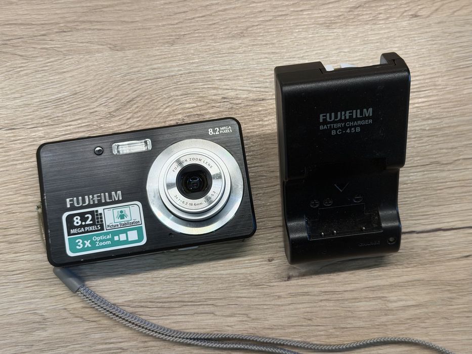 Aparat foto Fujifilm Finepix J10 black digital incarcator Card