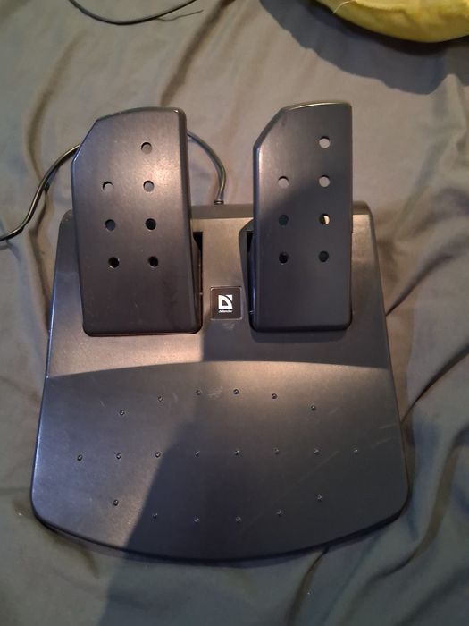 Продавам волан defender