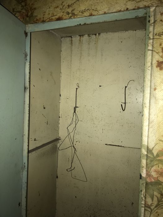 Сейф железный ( шкаф двустворчатый)