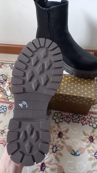 Продам женский зимный обувь