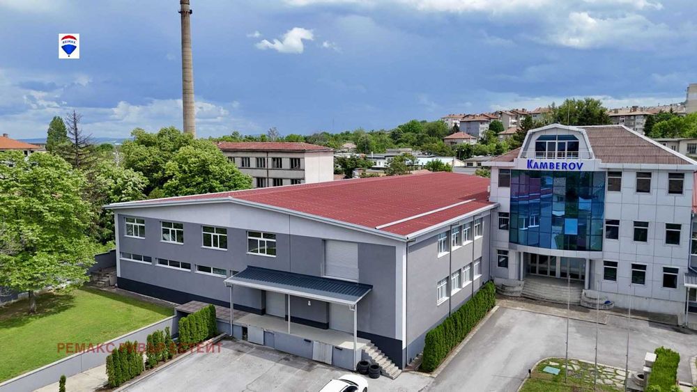 Продава се Промишлена сграда в Горна Оряховица - 4342 кв.м за 588 €/кв.м - Снимка #2