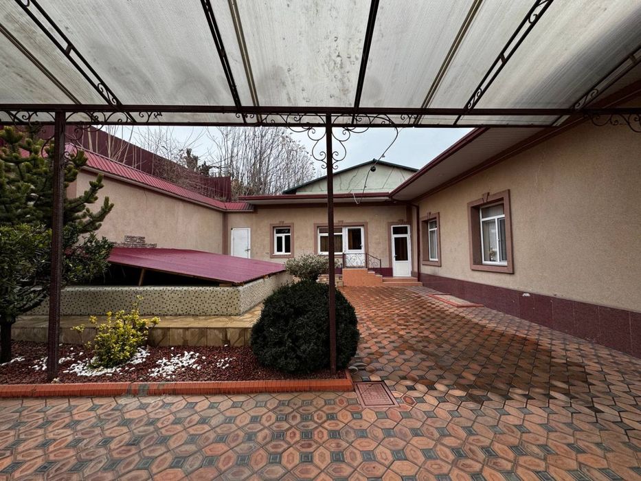 Xovli uy joy 3 sotix fasad 18x20 biznes uchun xam zor joy