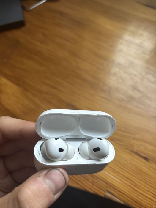 Продавам използвани Airpods Pro 2.gen слушалки