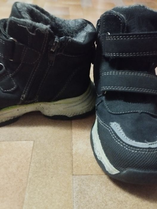 Продам 2 пары обуви детской