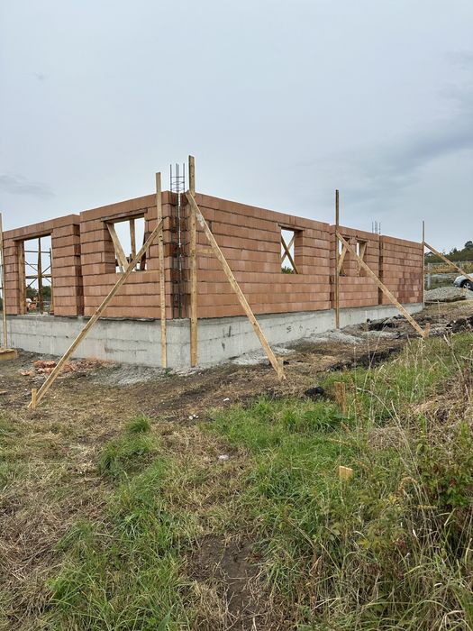 Firma de constructii,case la rosu,structura,hidroizolatii,fundatii