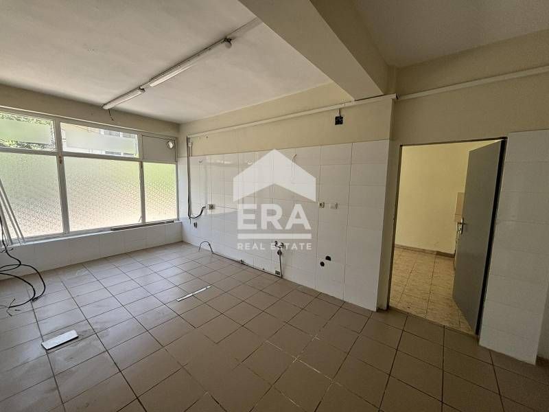 Голямо търговско помещение на хубава локация