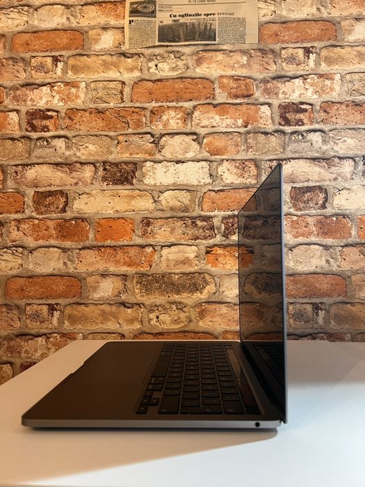 MacBook Pro 13” Apple M1 / 8GB RAM / 256GB SSD / Touch ID – ca nou