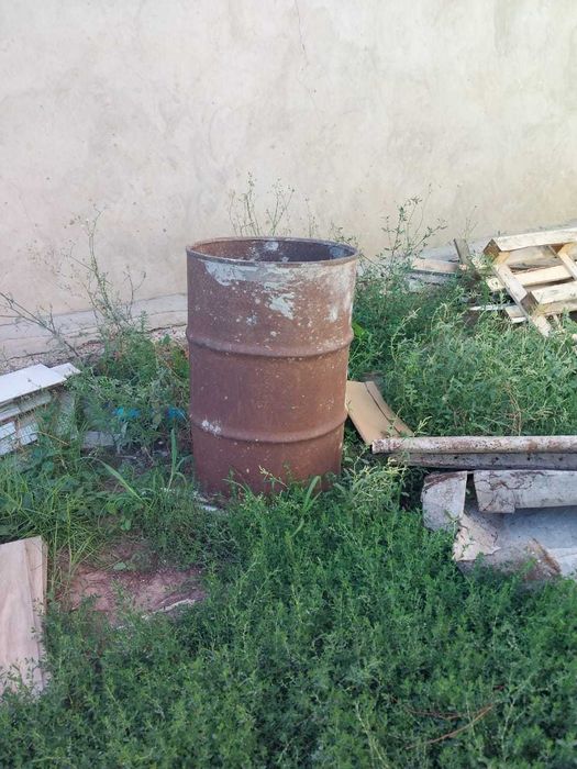 продам металлический чан и бочку