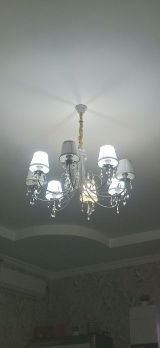 Продам люстру 8 рожковая