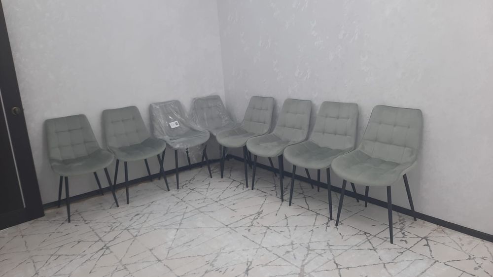 Стол және орындықтар сатылады