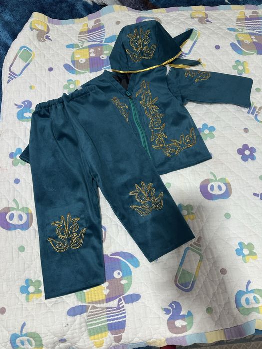 Продам комплект для 1 годик и тусау кесер