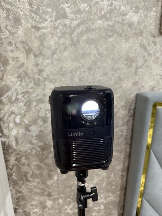 Продам проектор umio Q2