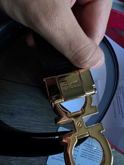 Curea Salvatore Ferragamo aurie NOUA