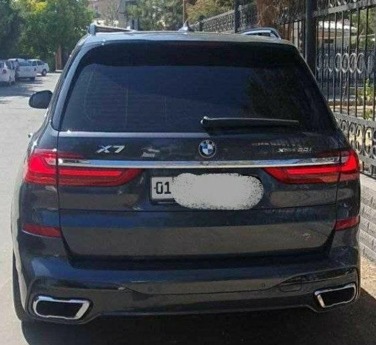 BMW X7 M50i 2019 4.4l Full Pozitsiya Srochna sotiladi!