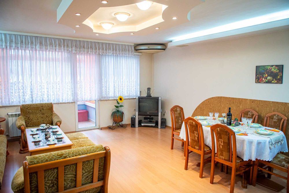 3-стаен (тристаен) 115 кв.м. – супер център, ул. Гладстон