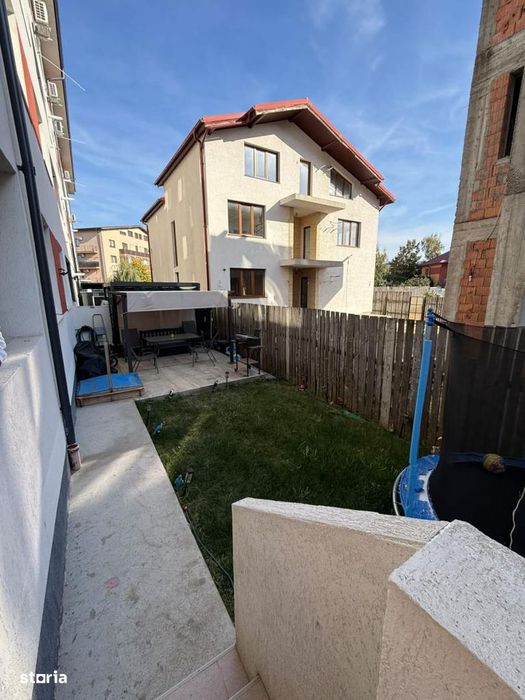 Apartament 3 camere cu CURTE si LOC DE PARCARE