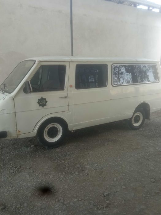 Mashina raf sotiladi radnoy chirik joyi yoq  radnoy puli2000ming$