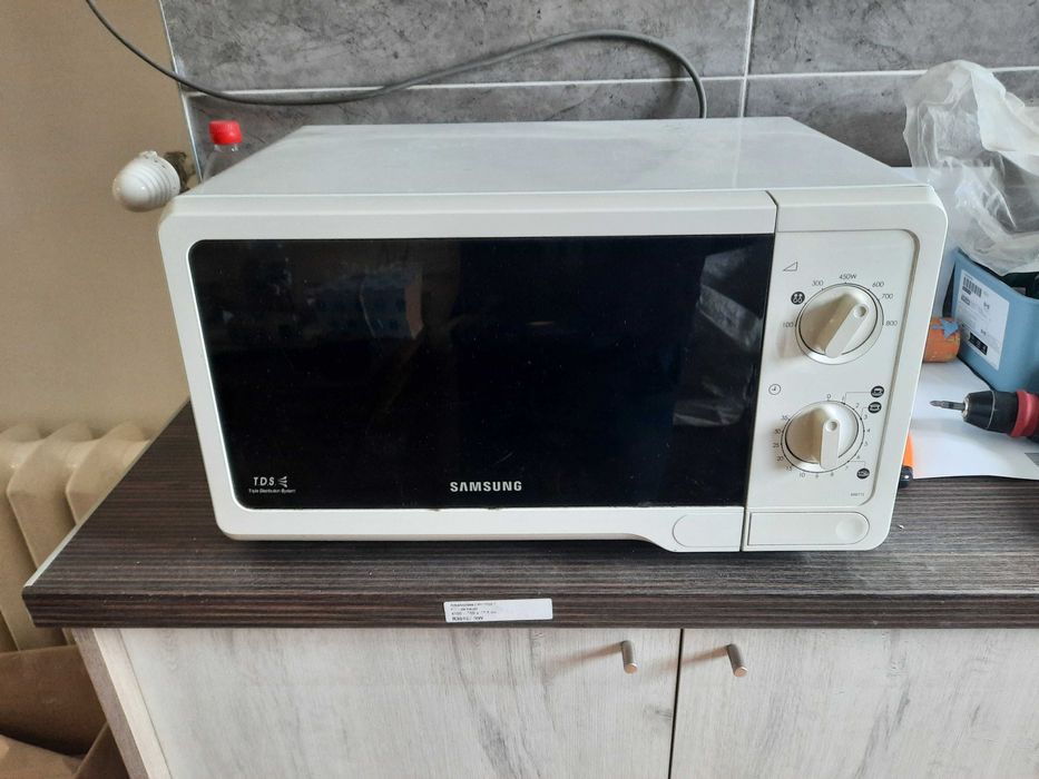 Микровълнова фурна Samsung MW71E 800W използвана