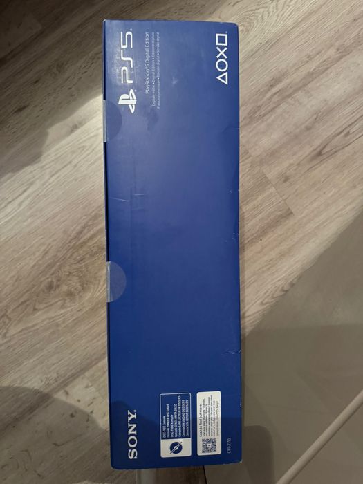 PS5 Slim Edition model nou SIGILAT
