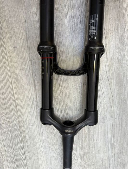 Vând furca rockshox