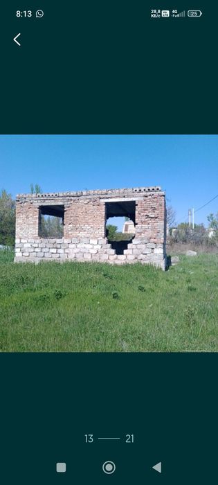 Участок с недостроенным домом