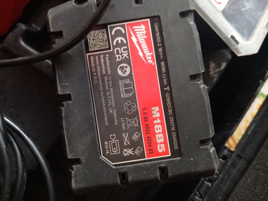 Vând trusa Milwaukee m 18