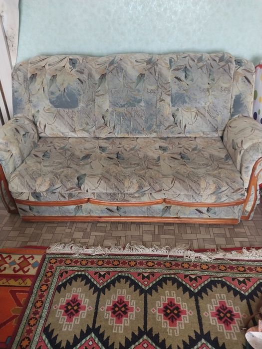 Продам выдвижные диваны 2 штуки