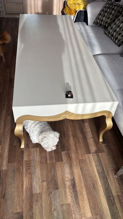 Vând masa fantezie  lemn