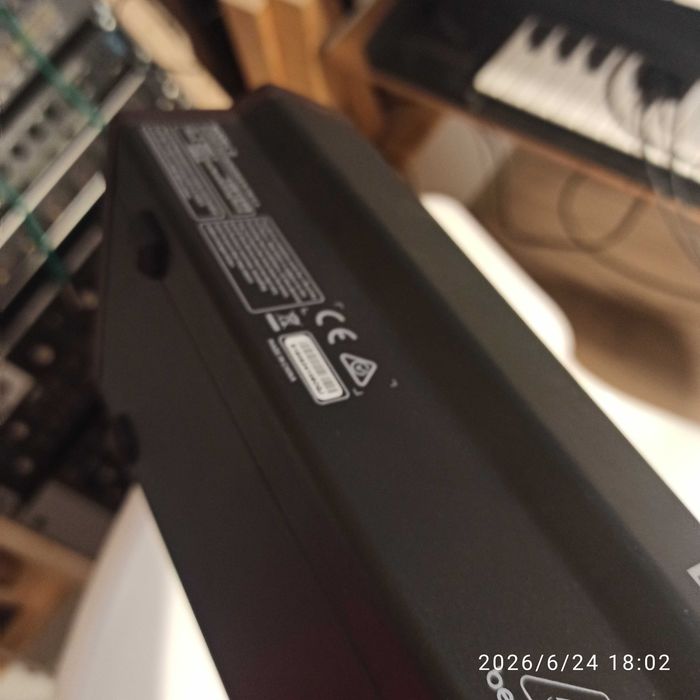 Behringer model D