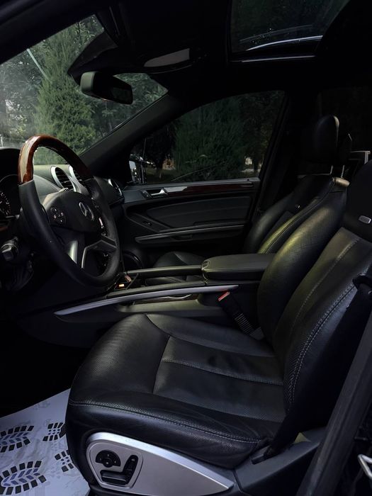 Mercedes Benz GL 550 4 Matic