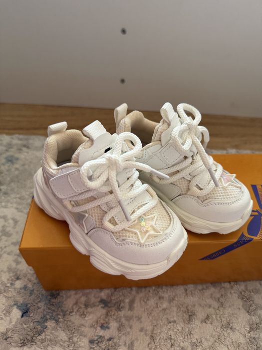 Детские кроссовки для девочки