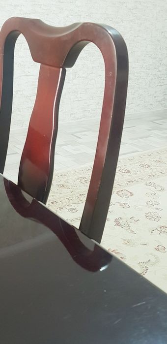 Стол со стульями, гостиная