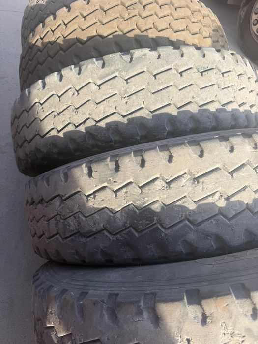 Срочно продам резину  /295/80/22.5