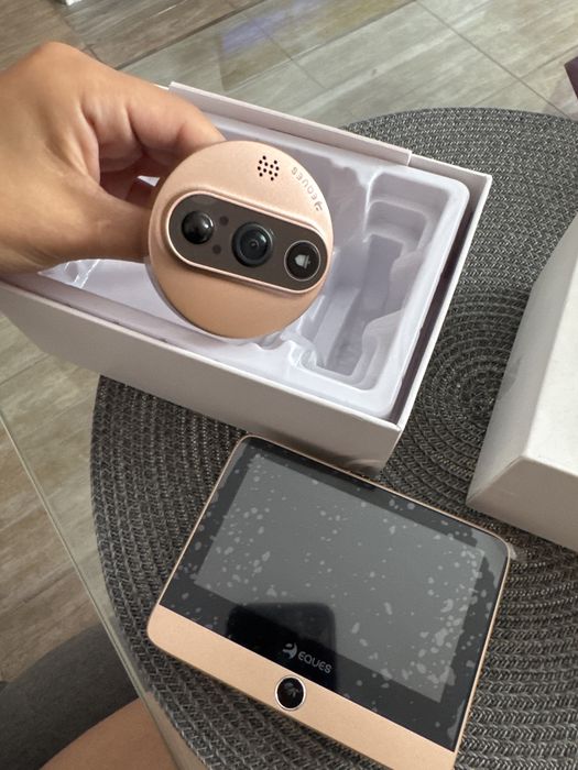 Продавам видеозвънец EQUES VEIU Mini 2 с вътрешен дисплей