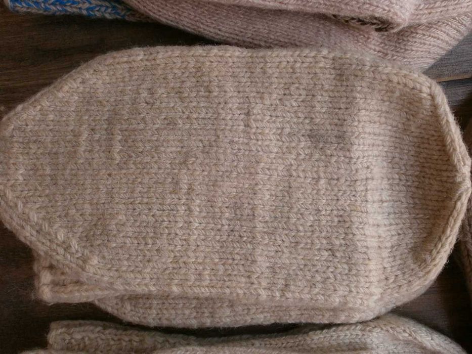 Мъжки Вълнени Чорапи №42-45 и Терлици №38-43 Ръчно Плетиво