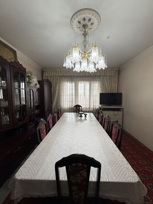Jarariq mahallasida 5 xonaliy uy sotilvoti 3 ta balkonli