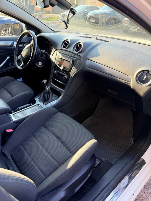 автомобил Ford Mondeo