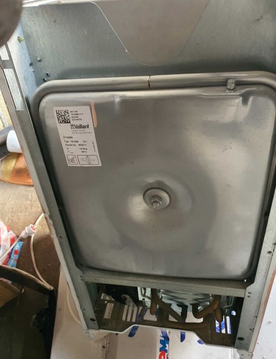 Centrala termica Vaillant turbo tec plus pe gaz. Eroare pompa defecta.